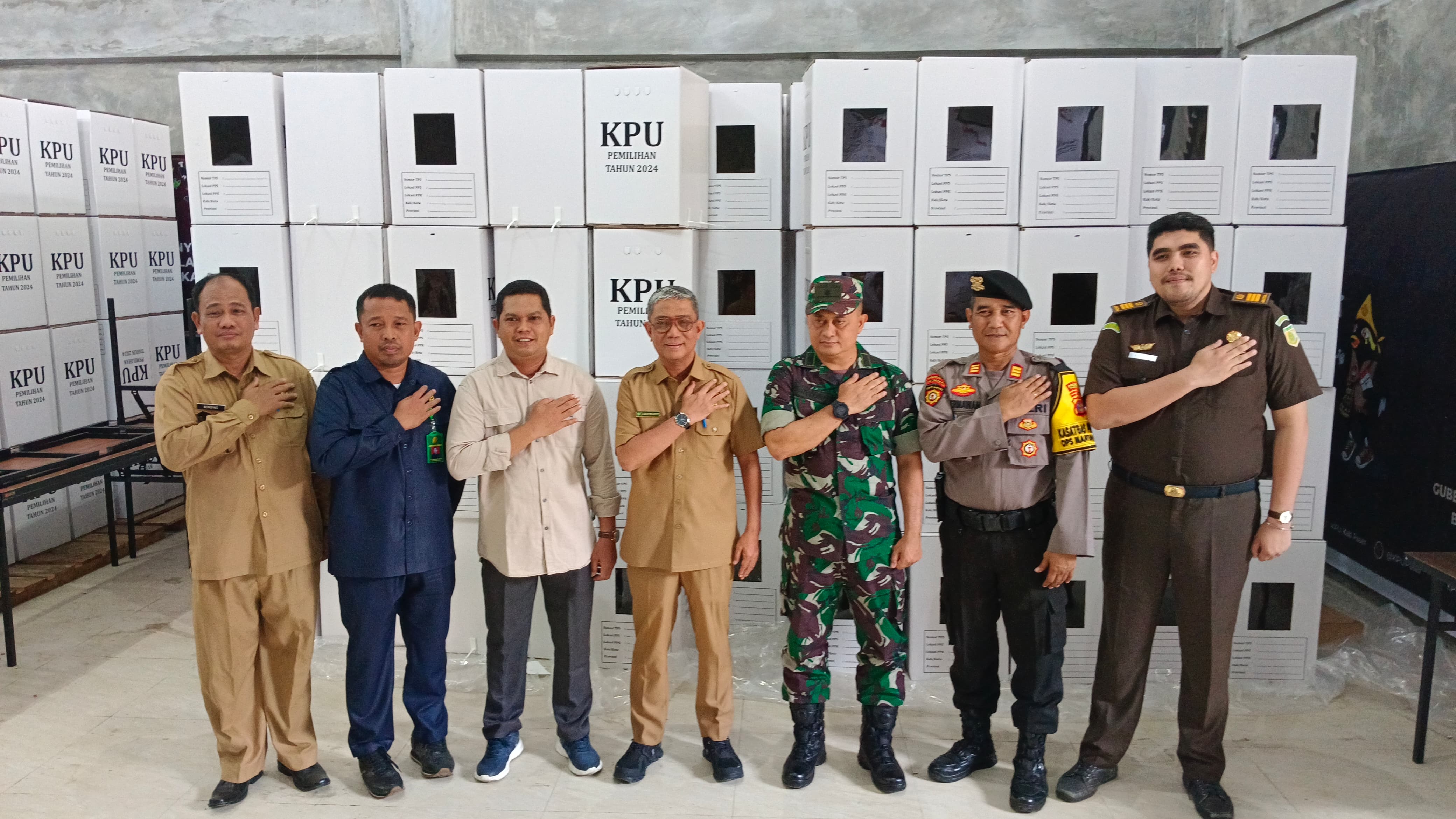 Pastikan Logistik Pilkada Aman, Pjs Bupati Paser Bersama Forkopimda Sambangi KPU Kabupaten Paser